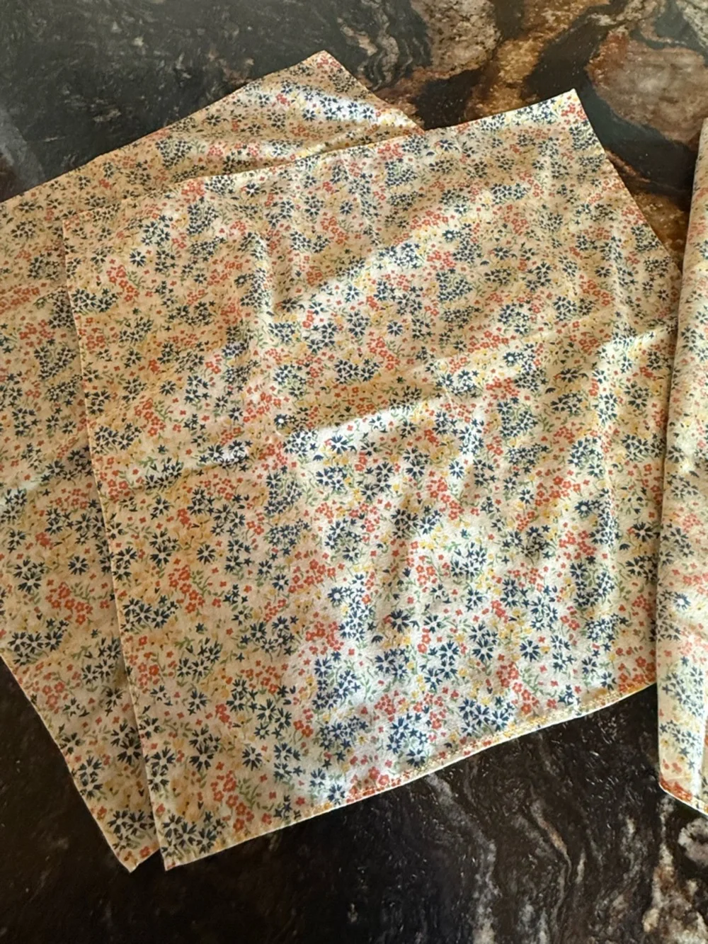 Vintage Floral Napkins Set of 4 – Cottagecore Farmhouse Calico Print - Picture 6 of 7